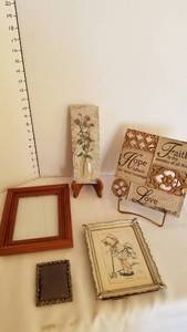 lot 1140 image: Home decor and picture frames