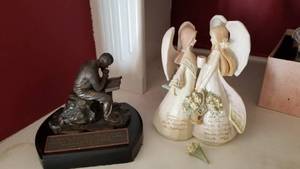 lot 1148 image: Foundations figurines (bouquet broken) and Putting God First