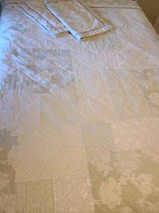 lot 1202 image: Queen bedspread and shams