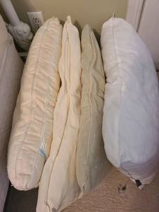 lot 1204 image: Pillows