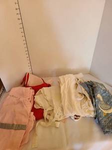 lot 1215 image: Assorted aprons