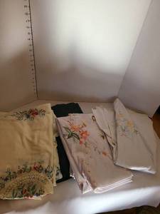 lot 1222 image: Assorted table cloths