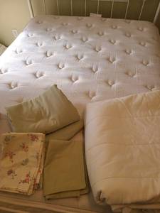 lot 1224 image: Queen mattress pad and sheets and Pillowcases