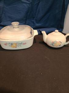 lot 1310 image: Corningware Abundance Fruit A-2-B, small teapot