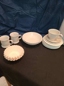 lot 1312 image: Assorted plates, bowls, cups, coffee filters