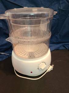 lot 1314 image: Magic Chef food steamer