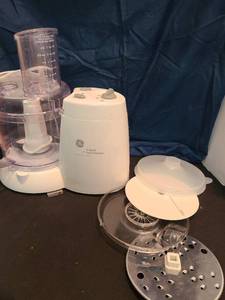 lot 1315 image: GE food processor