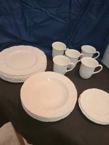 lot 1319 image: 20 pieces Coalport Country Ware china