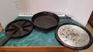 lot 1330 image: Cast iron cornbread skillet, cast iron skillet and round pan