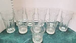 lot 1332 image: Drinking glasses and tumblers