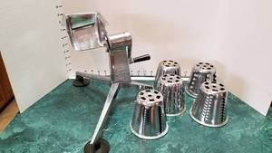 lot 1334 image: Saladmaster with attachments