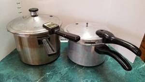 lot 1342 image: 2 Presto pressure cookers (one missing top)