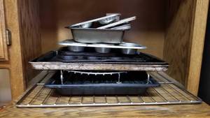 lot 1343 image: Baking pans and cooling racks