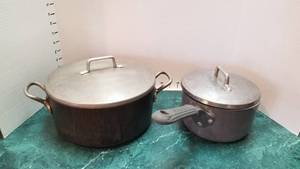lot 1348 image: Magnalite stock pot and 2 quart sauce pan