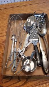 lot 1407 image: Assorted utensils