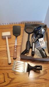 lot 1408 image: Assorted utensils