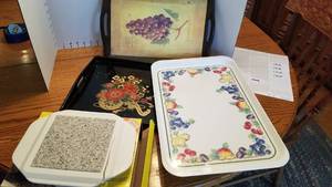lot 1412 image: Hot Shot heating disc (one handle cracked and 3 serving trays
