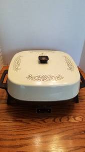 lot 1414 image: GE electric skillet