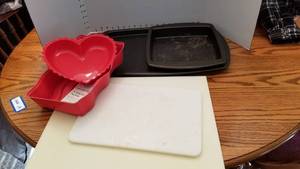 lot 1417 image: 2 cutting boards, baking pans and 2 jello molds