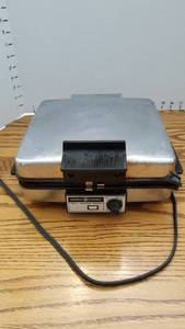 lot 1419 image: GE waffle iron