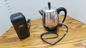 lot 1420 image: Farberware electric coffee pot and Grindmaster Cafemill