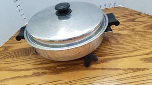 lot 1421 image: Saladmaster electric skillet