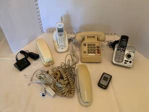 lot 1605 image: A variety of phones