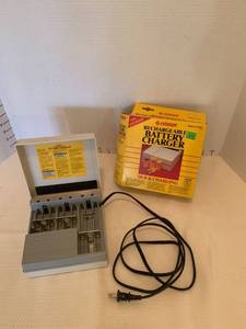 lot 1617 image: Eveready rechargeable battery charger