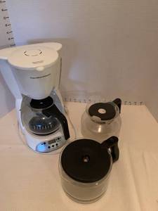 lot 1627 image: Coffee maker and two extra parts