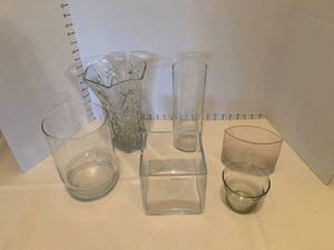 lot 1628 image: Assorted vases