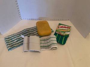 lot 1629 image: Cleaning items