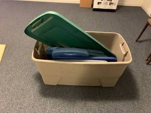 lot 2011 image: Large tub with lids