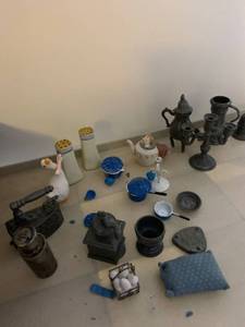 lot 2059 image: Dollhouse items