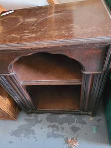 lot 3013 image: Vintage book shelf. 30 x 25 x 15