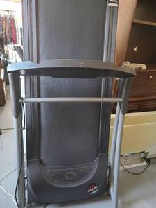lot 3034 image: Horizon fitness treadmill