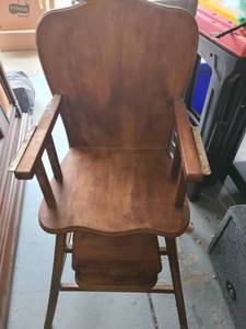 lot 3047 image: Vintage high chair. Missing tray