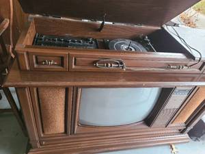 lot 3048 image: Curtis Mathes Console television with stereo and turn table