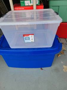 lot 3058 image: Rubbermaid and Sterilite totes