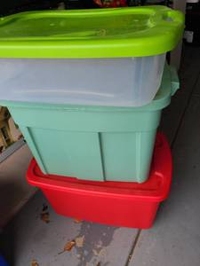 lot 3059 image: Cornerstone, Rubbermaid and Sterilite totes