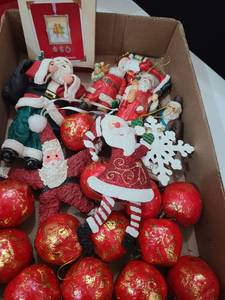 lot 3082 image: Christmas ornaments