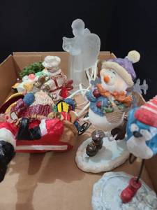 lot 3083 image: Christmas decor
