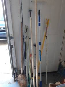 lot 3115 image: Brooms and more