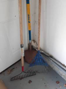 lot 3116 image: 2 Rakes and a shovel