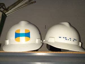 lot 3146 image: 2 Hard hats