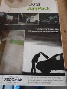 lot 3152 image: Jump pack for jump starting your car