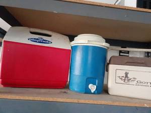 lot 3159 image: 2 Coolers and a waterjug