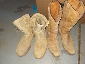 lot 3162 image: Mens boots. Size 10.5