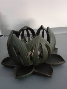 lot 3174 image: 2 Lotus Lanterns