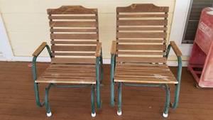 lot 4000 image: Set of 2 glider chairs