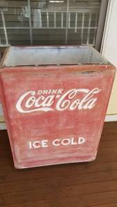 lot 4001 image: Vintage Coca Cola metal ice chest with bottle opener 34 x 25 x 17
